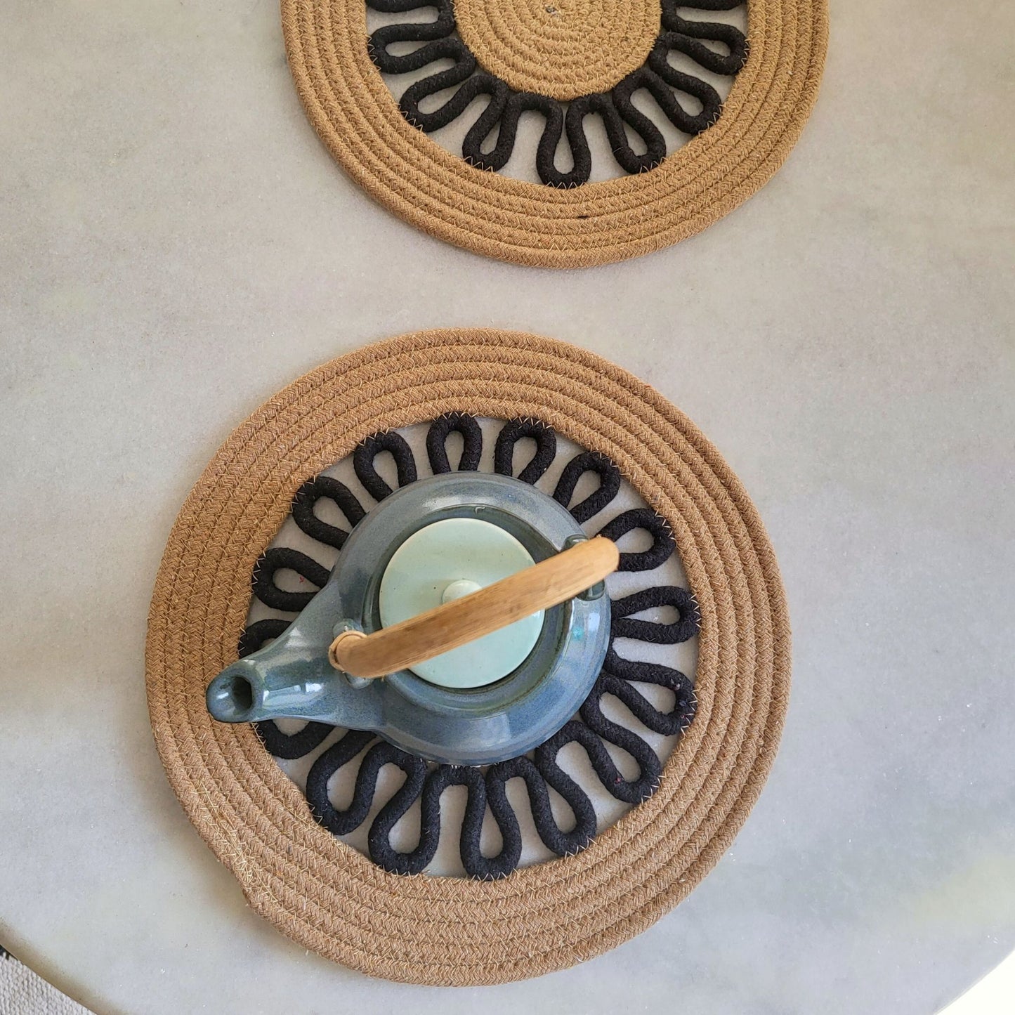Set of 2 Whirlwind Table Placemat - Black - jasmeyhomes