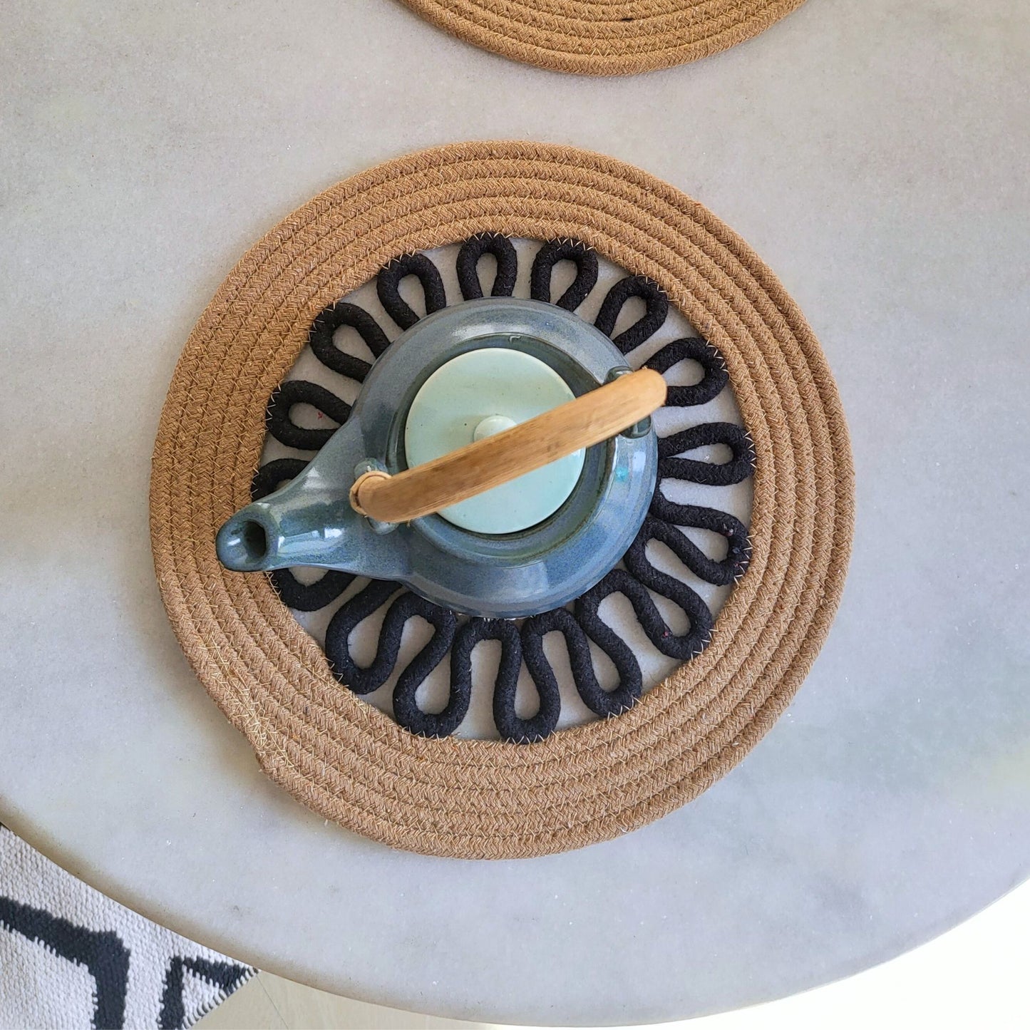 Set of 2 Whirlwind Table Placemat - Black - jasmeyhomes