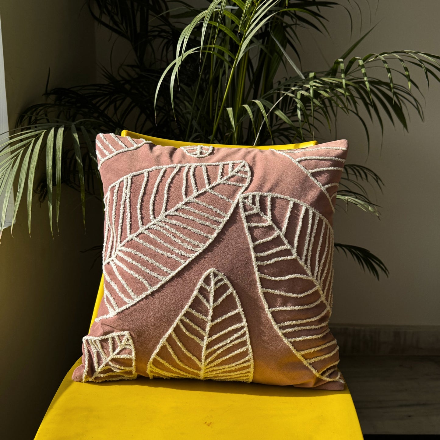 1 Velvet Leaf Cushion Cover  - Pink